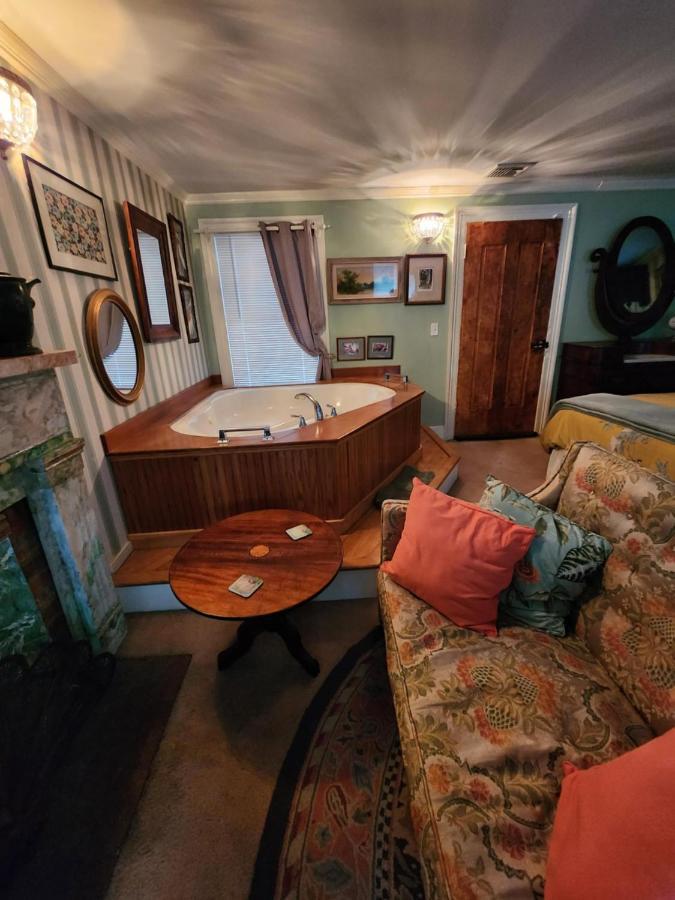 House Of 1833 Bed And Breakfast Мистик Екстериор снимка