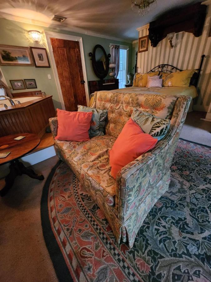 House Of 1833 Bed And Breakfast Мистик Екстериор снимка